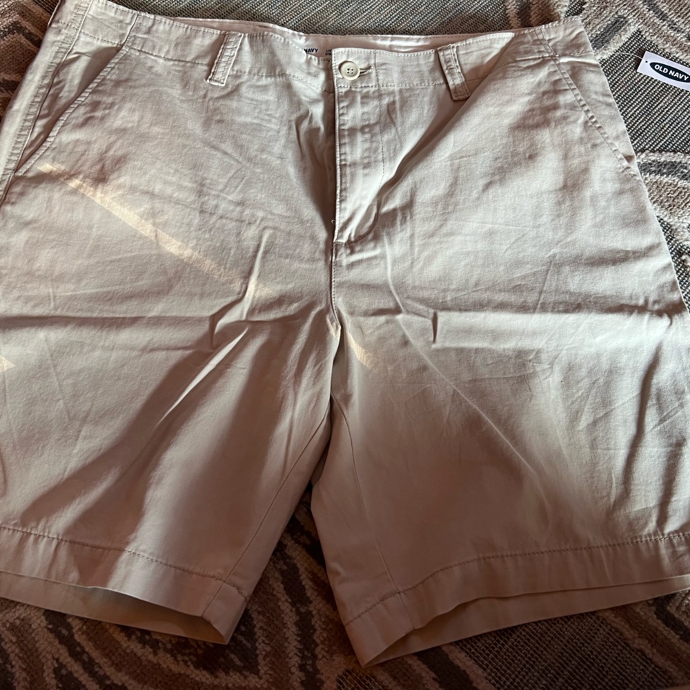 Old Navy shorts. Mens size 40.